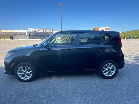 Used 2020 Kia Soul S FWD image 2