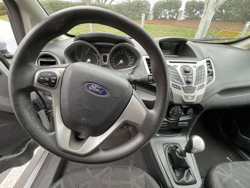 Used 2012 Ford Fiesta SE w/ Moon & Mood Pkg image 14