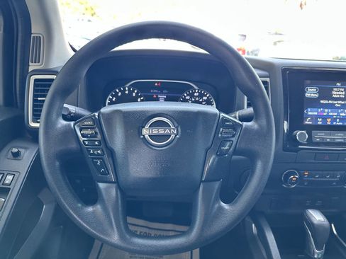 Used 2022 Nissan Frontier SV image 18