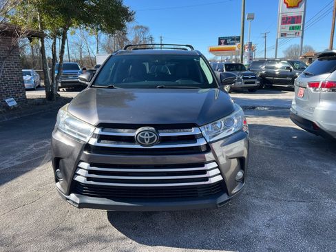 Used 2017 Toyota Highlander XLE image 6