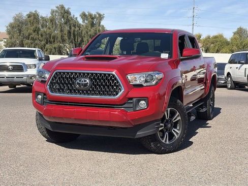 Used 2018 Toyota Tacoma TRD Sport w/ Technology Package image 3