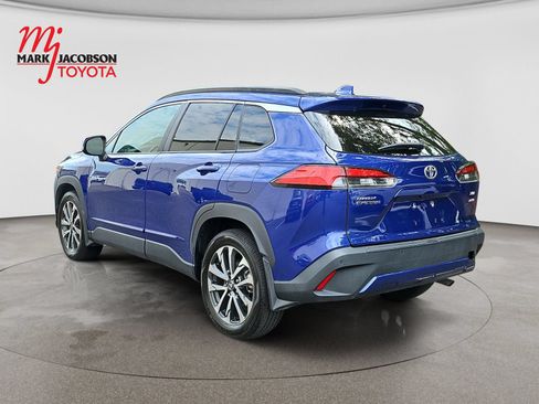 Used 2023 Toyota Corolla Cross XLE w/ Convenience Package AWD/4WD image 15