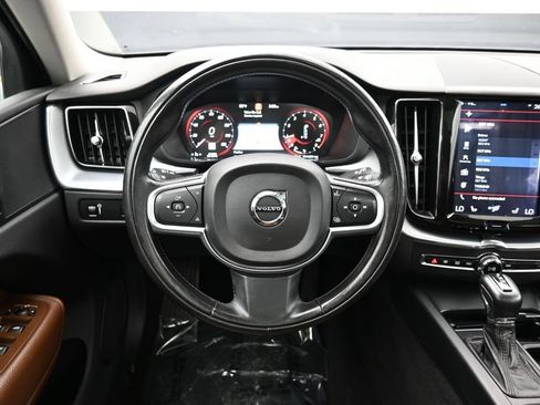 Used 2018 Volvo XC60 T5 Momentum w/ Vision Package AWD/4WD image 44