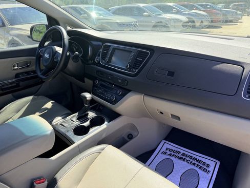 Used 2018 Kia Sedona EX FWD image 30