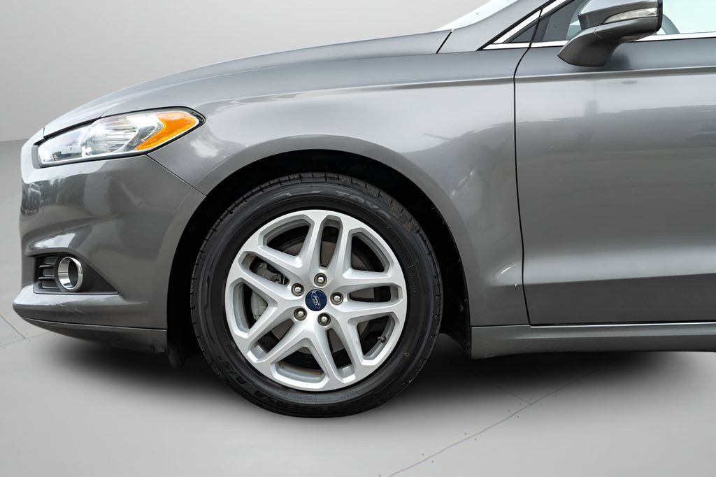Used 2014 Ford Fusion SE w/ Equipment Group 202A FWD image 13
