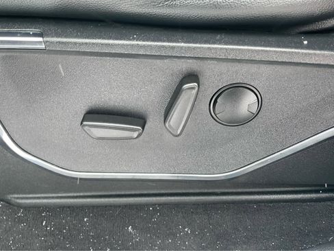 Used 2023 Ford F250 Lariat w/ Chrome Package image 17