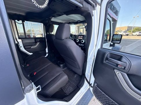 Used 2018 Jeep Wrangler Unlimited Sport w/ Quick Order Package 24W AWD/4WD image 15