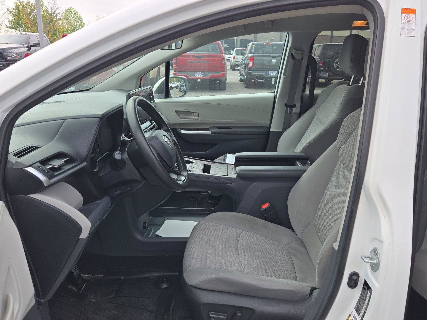 Used 2024 Toyota Sienna LE AWD/4WD image 16