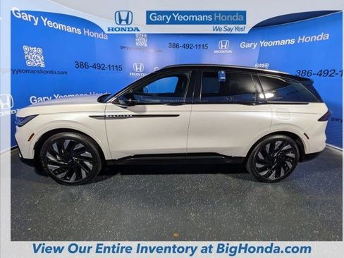 Used 2024 Lincoln Nautilus Reserve w/ Equipment Group 203A AWD/4WD image 9