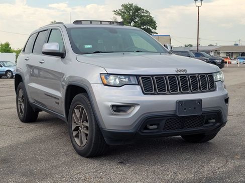 Used 2016 Jeep Grand Cherokee Laredo 75th Anniversary AWD/4WD image 12