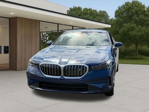 New 2026 BMW i5 eDrive40 w/ Premium Package image 3