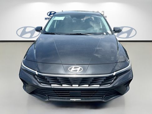 New 2026 Hyundai Elantra Limited FWD image 2