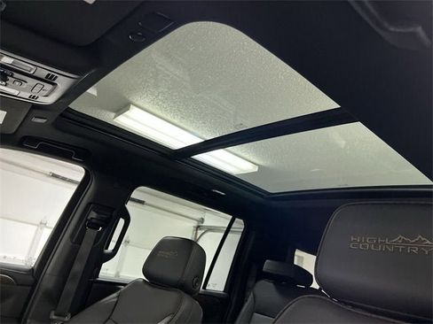 Used 2023 Chevrolet Suburban High Country image 18