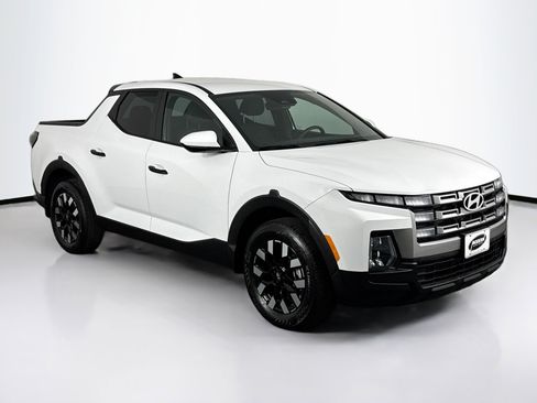 Used 2025 Hyundai Santa Cruz SE image 2