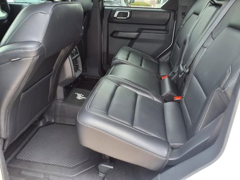 Used 2025 Ford Bronco Outer Banks AWD/4WD image 9