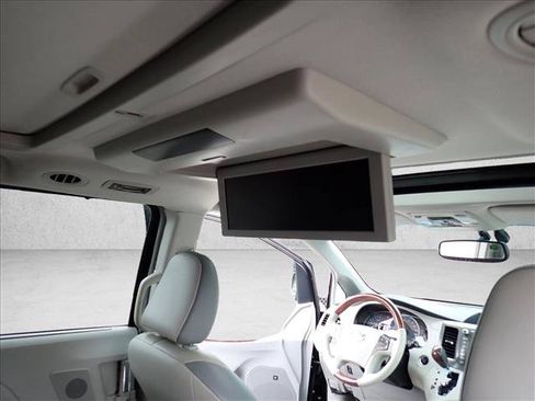 Used 2013 Toyota Sienna Limited w/ Premium Pkg AWD/4WD image 9