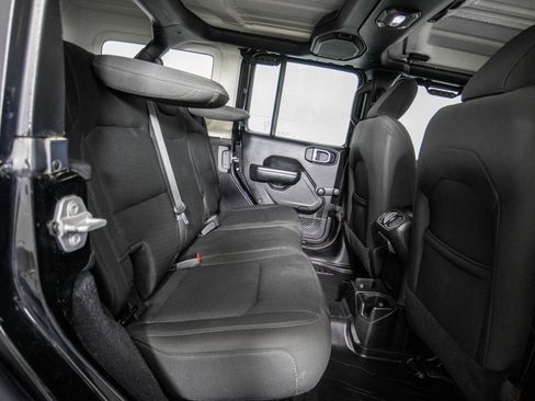 Used 2018 Jeep Wrangler Unlimited Sport image 12