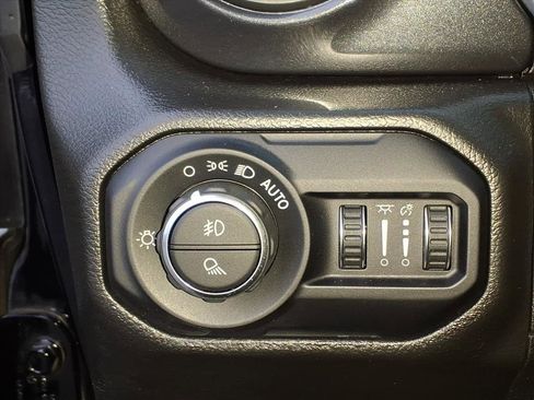 Used 2022 Jeep Gladiator Sport image 13