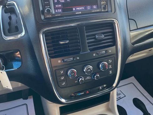 Used 2020 Dodge Grand Caravan SXT image 17