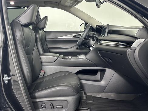 Certified 2025 INFINITI QX60 Luxe image 32