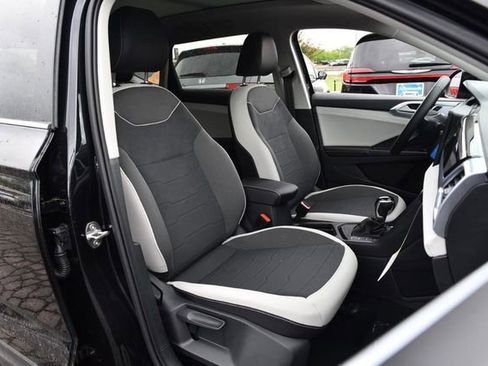 New 2026 Volkswagen Taos SE image 20