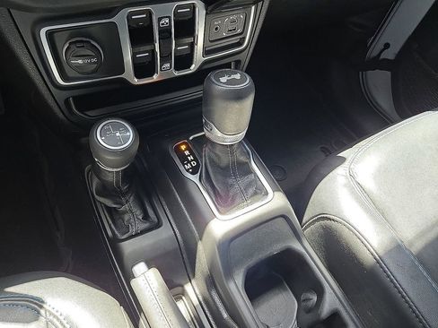 Used 2024 Jeep Wrangler High Altitude AWD/4WD image 30