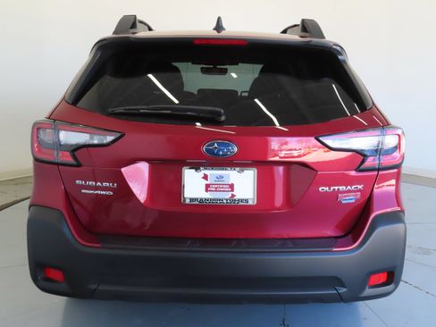 Used 2025 Subaru Outback Premium AWD/4WD image 4