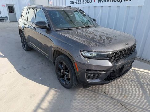 Used 2023 Jeep Grand Cherokee Altitude image 7