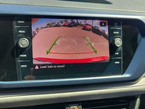 Used 2024 Volkswagen Taos SE image 31