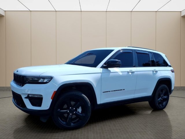 Used 2024 Jeep Grand Cherokee Limited w/ Luxury Tech Group II AWD/4WD image 2