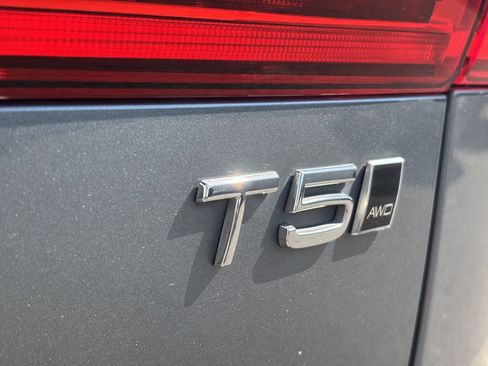 Used 2019 Volvo XC60 T5 Momentum w/ Premium Package AWD/4WD image 12