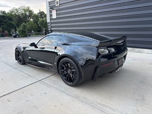 Used 2015 Chevrolet Corvette Z06 w/ 3LZ Preferred Equipment Group RWD image 13