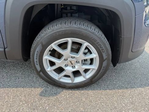 Used 2023 Jeep Renegade Latitude AWD/4WD image 47