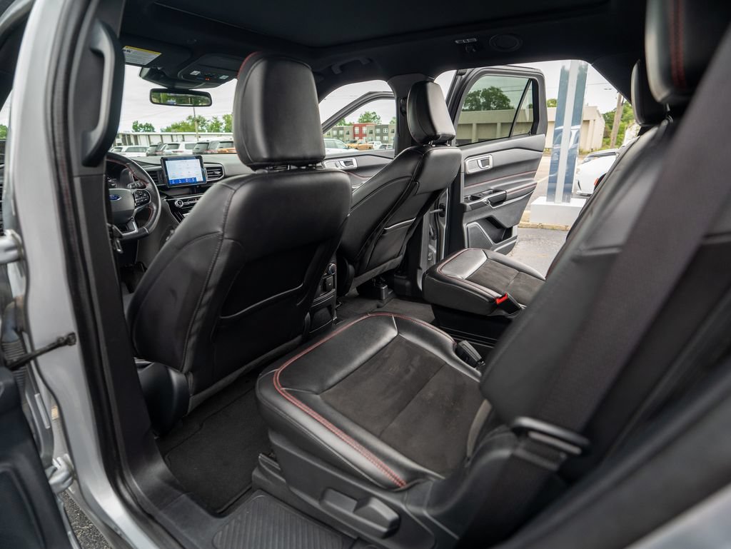 Used 2023 Ford Explorer ST-Line AWD/4WD image 16