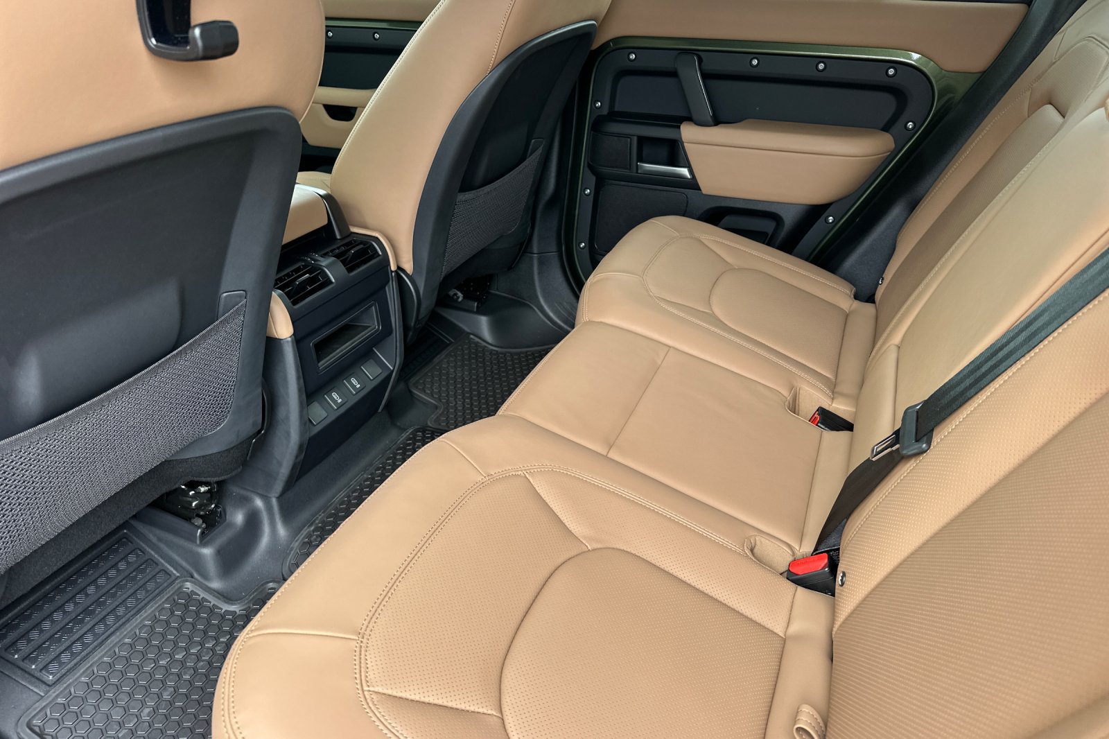 New 2026 Land Rover Defender 110 X-Dynamic SE AWD/4WD image 12