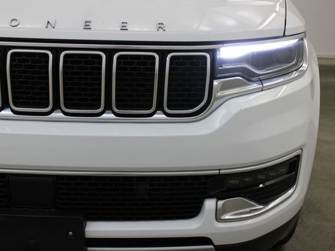 Used 2024 Jeep Wagoneer L Series II RWD image 8