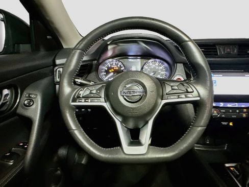 Used 2017 Nissan Rogue SV AWD/4WD image 10