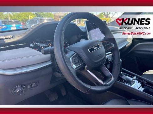 Used 2025 Jeep Compass Limited AWD/4WD image 16
