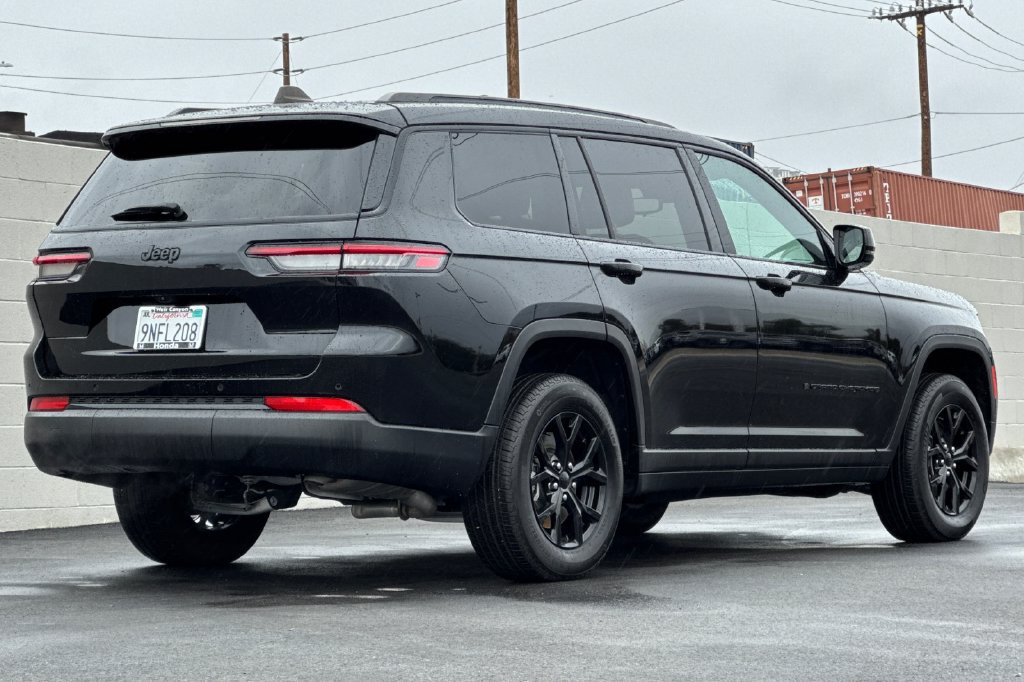 Used 2024 Jeep Grand Cherokee L Altitude RWD image 8