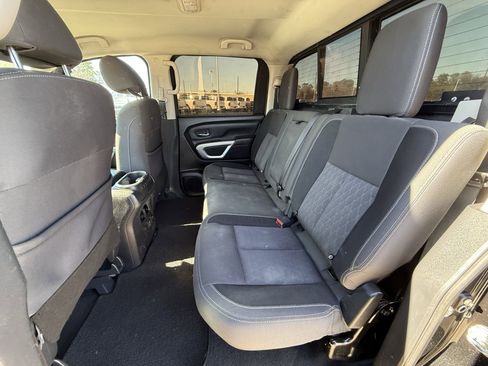 Used 2021 Nissan Titan SV w/ SV Convenience Package image 28
