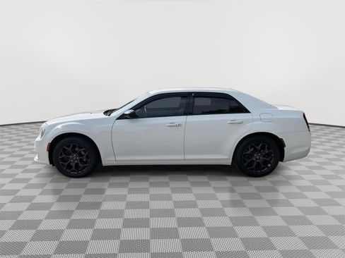 Used 2019 Chrysler 300 Touring w/ Sport Appearance Package AWD/4WD image 4