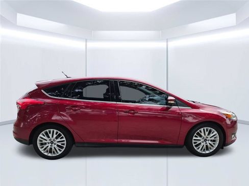 Used 2017 Ford Focus Titanium FWD image 8