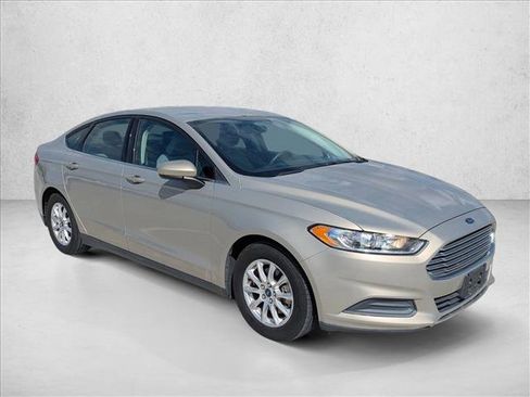 Used 2015 Ford Fusion S image 3