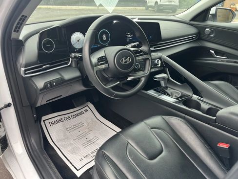 Used 2025 Hyundai Elantra Limited image 15