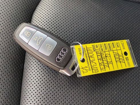 Used 2019 Audi Q8 Premium Plus w/ Premium Plus image 44