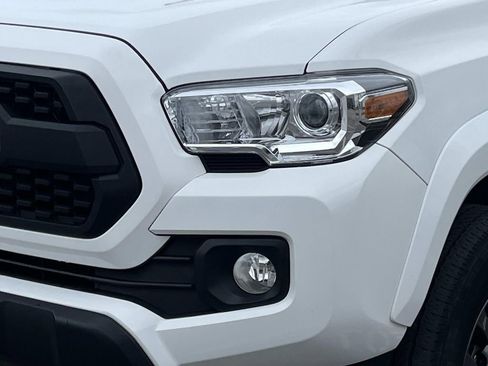 Used 2023 Toyota Tacoma SR5 w/ Technology Package image 9