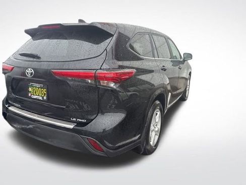 Used 2023 Toyota Highlander LE image 5