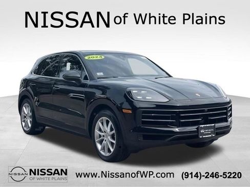 Used 2024 Porsche Cayenne AWD/4WD image 3