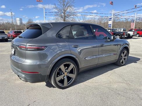Used 2019 Porsche Cayenne Base image 6