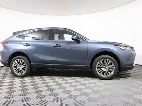 Used 2024 Toyota Venza XLE AWD/4WD image 8